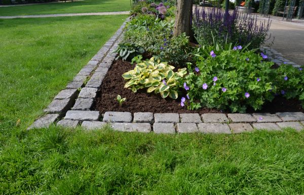 Flower Bed Mulching in Brownsburg